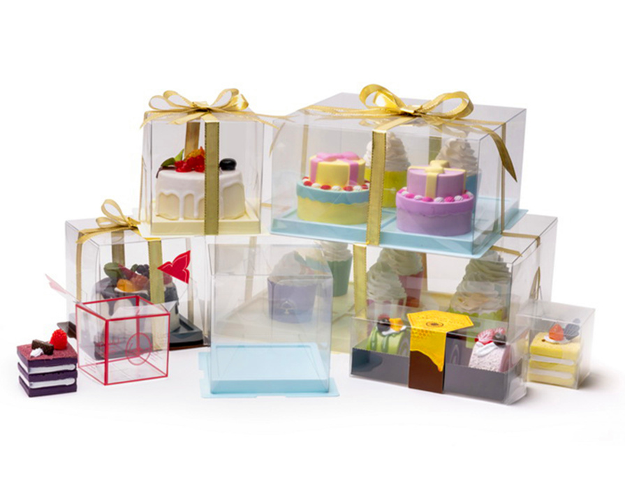 Clear plastic box for cakes