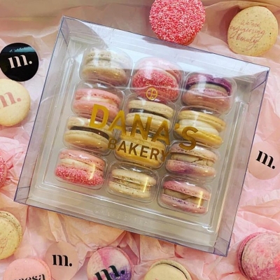 Clear plastic macaron boxes